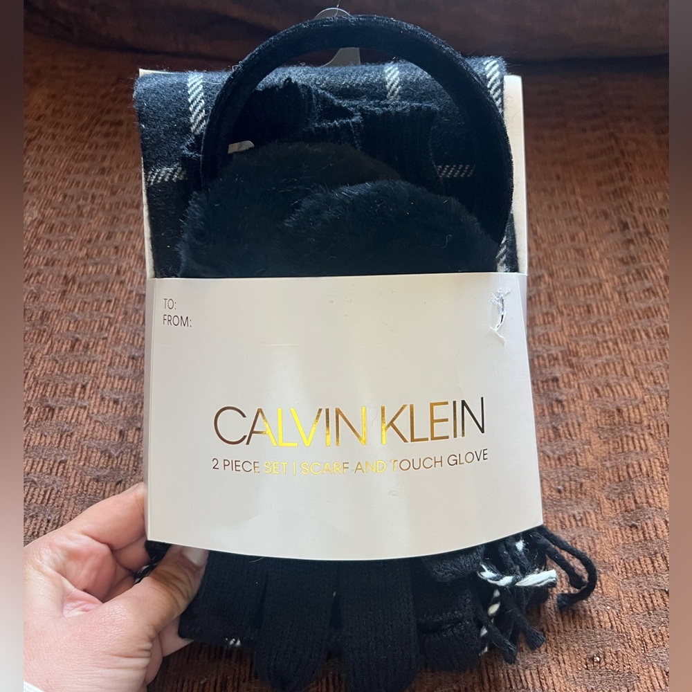 Calvin Klein 2 Piece Set Scarf and Touch Gloves Black - Picture 1 of 4